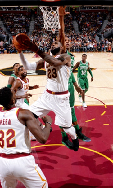 Hayward suffers gruesome injury, Celtics lose opener 102-99 (Oct 17, 2017)